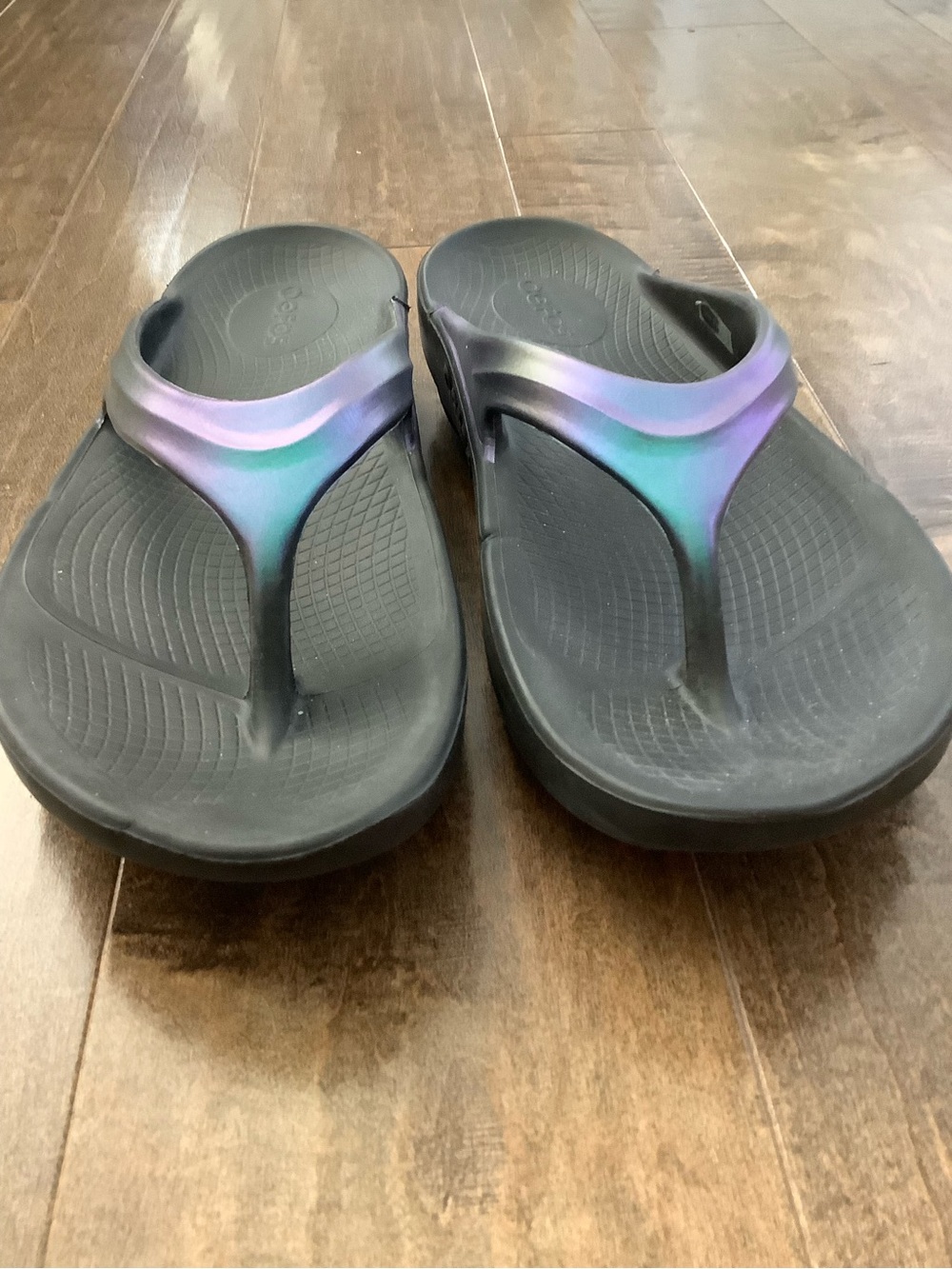OOFOS Women's Black Sandals with Iridescent Purple-Blue Straps - Picture 4 of 6
